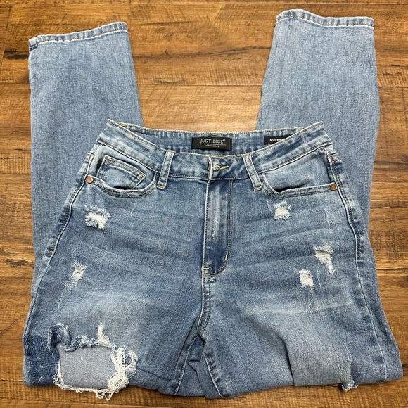 Judy Blue Light Wash Denim Jeans - Picture 4 of 6